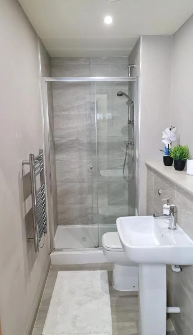 Charming 1-Bed Apartment In Leeds