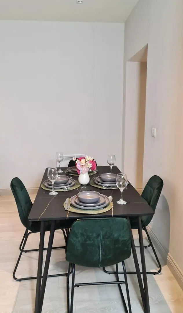 Charming 1-Bed Apartment In Leeds