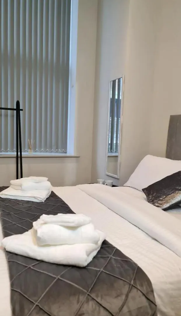 Charming 1-Bed Apartment In Leeds 0*,
